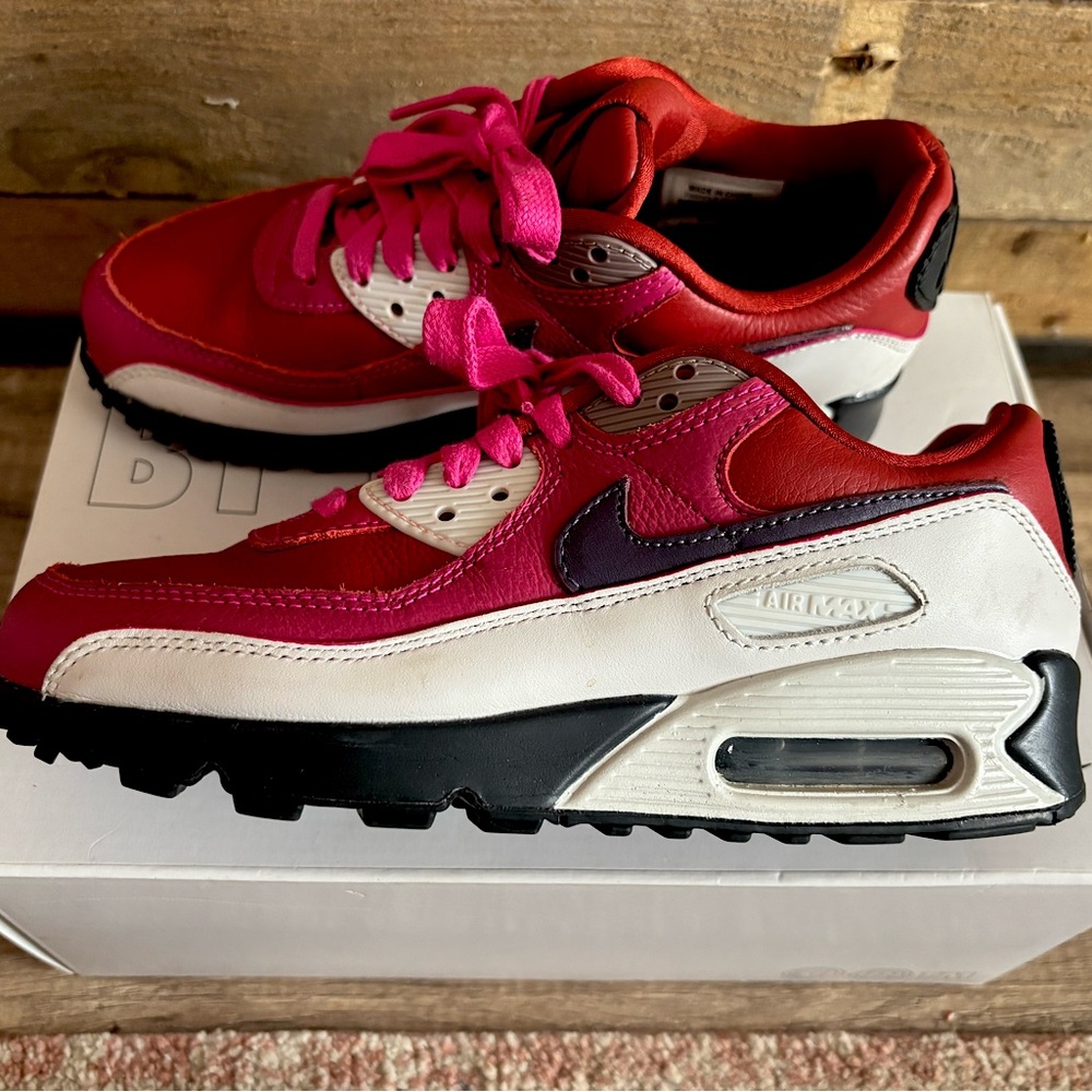 Nike Air Max 90 customs Women’s Size 7